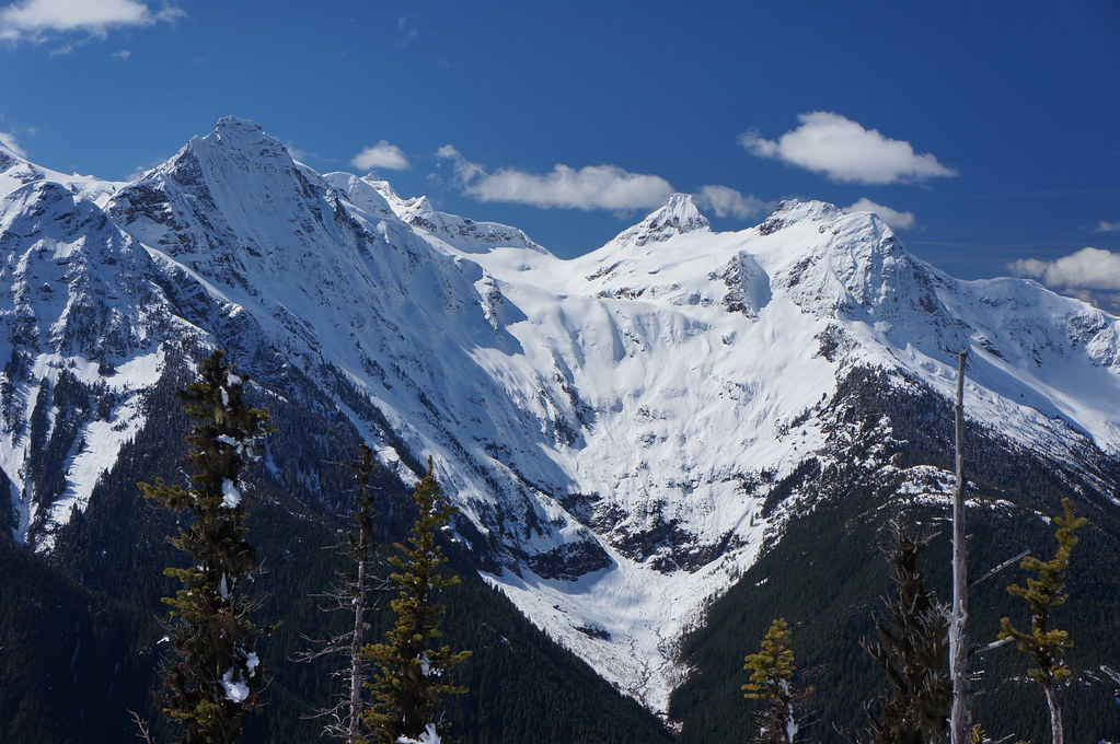 Colonial Glacier surrounded by Colonial Peak, Paul Bunyans Stump, Pinnacle Peak and Pyramid Peak