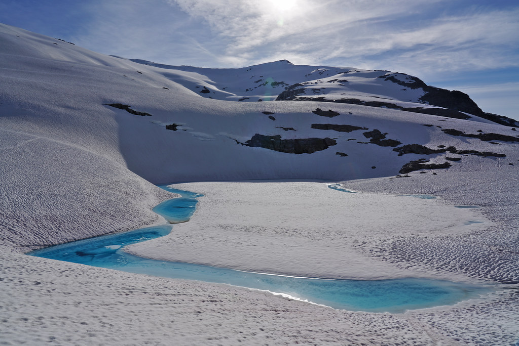 The glacial lakes of Mount Hinman
