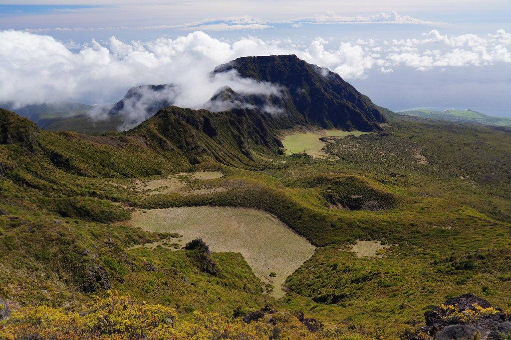 Kuiki, Paliku Cabin and Big Island volcanoes in the dinstance