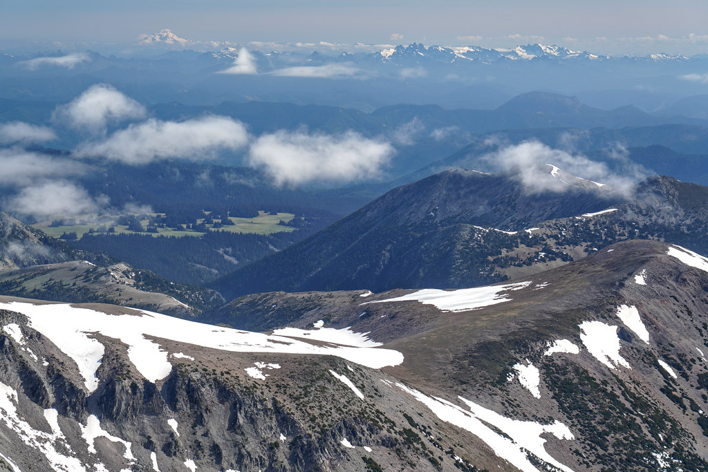 Looking over Burroughs Mountain and Fremont Lookout towards Glacier Peak and the Alpine Lakes Wilderness